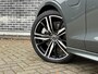 Volvo V60 T6 Plug-in hybrid AWD Ultra Dark | Adaptieve Cruise Control | Dodehoek Detectie | Bowers & Wilkins Premium Audio | Styling Kit | 20 Inch | 360 Camera | Stoelventilatie + Massage + Verwarming | Head-Up Display | Schuif-/Kanteldak |