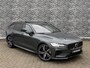 Volvo V60 T6 Plug-in hybrid AWD Ultra Dark | Adaptieve Cruise Control | Dodehoek Detectie | Bowers & Wilkins Premium Audio | Styling Kit | 20 Inch | 360 Camera | Stoelventilatie + Massage + Verwarming | Head-Up Display | Schuif-/Kanteldak |