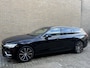 Volvo V60 2.0 T6 Plug-in hybrid AWD LongRange 350pk | Plus bright | Adaptieve cruise | Virtual cockpit | Wegklapbare trekhaak | Leder | Navigatie | Apple CarPlay | Stoelverwarming | Elektrisch verstelbare stoel met memory | Camera | Elektrische achterklep | BLIS | Volledig onderhouden