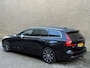 Volvo V60 2.0 T6 Plug-in hybrid AWD LongRange 350pk | Plus bright | Adaptieve cruise | Virtual cockpit | Wegklapbare trekhaak | Leder | Navigatie | Apple CarPlay | Stoelverwarming | Elektrisch verstelbare stoel met memory | Camera | Elektrische achterklep | BLIS | Volledig onderhouden