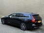 Volvo V60 2.0 T6 Plug-in hybrid AWD LongRange 350pk | Plus bright | Adaptieve cruise | Virtual cockpit | Wegklapbare trekhaak | Leder | Navigatie | Apple CarPlay | Stoelverwarming | Elektrisch verstelbare stoel met memory | Camera | Elektrische achterklep | BLIS | Volledig onderhouden