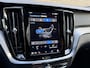 Volvo V60 2.0 T6 Plug-in hybrid AWD LongRange 350pk | Plus bright | Adaptieve cruise | Virtual cockpit | Wegklapbare trekhaak | Leder | Navigatie | Apple CarPlay | Stoelverwarming | Elektrisch verstelbare stoel met memory | Camera | Elektrische achterklep | BLIS | Volledig onderhouden