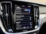 Volvo V60 2.0 T6 Plug-in hybrid AWD LongRange 350pk | Plus bright | Adaptieve cruise | Virtual cockpit | Wegklapbare trekhaak | Leder | Navigatie | Apple CarPlay | Stoelverwarming | Elektrisch verstelbare stoel met memory | Camera | Elektrische achterklep | BLIS | Volledig onderhouden