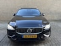 Volvo V60 2.0 T6 Plug-in hybrid AWD LongRange 350pk | Plus bright | Adaptieve cruise | Virtual cockpit | Wegklapbare trekhaak | Leder | Navigatie | Apple CarPlay | Stoelverwarming | Elektrisch verstelbare stoel met memory | Camera | Elektrische achterklep | BLIS | Volledig onderhouden
