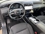 Hyundai Tucson 1.6 T-GDI HEV 230pk Comfort Smart / Fabrieksgarantie tot 09-2028 ** / Dealer onderhouden / Trekgewicht 1650 KG / Navigatie / Achteruitrijcamera / Stuur- en stoelverwarming / Apple Carplay/Android auto / 19" LM /