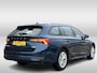Skoda Octavia Combi 1.0 e-TSI Business Edition / Navigatie / Parkeer sensoren V+A /  Zwenkbare trekhaak / Fabrieksgarantie 2028 /