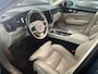 Volvo XC60 2.0 T6 Plug-in hybrid AWD Inscription | Trekhaak | Massagestoelen met ventilatie | Nappa lederen bekleding | Elektrische stoelverstelling | Actieve LED koplampen | Stoel- en stuurverwarming | Adaptive cruise control | Voorruitverwarming | 19" velgen |