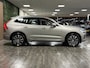 Volvo XC60 T6 AWD Recharge Plus Bright Long Range | Adaptieve Cruise Control | Stoel en Stuurwielverwarming | Schuifdak | Parkeercamera | Full LED Meesturende koplampen | Pilot Assist | Elektrische voorstoelen geheugen | Lederen bekleding | Zitting verlenging voorst