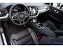 Volvo V60 2.0 T6 Plug-in hybrid AWD Plus Dark | 2000 kg trekgewicht | Elektrische stoelen met geheugen | Harman/Kardon Audio | Stoel & Stuurverwarming | Dodehoeksensoren | adaptieve cruise controle |