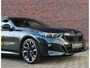 BMW 5-Serie Touring 550e xDrive | Oxford Green - Pano - Trekhaak - B&W