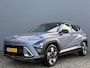 Hyundai Kona 1.6 GDI HEV 141pk DCT Premium | All Season Banden | Navigatie | BOSE | Stoelventilatie | Stoel & Stuurverwarming | Lederen Bekleding