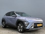 Hyundai Kona 1.6 GDI HEV 141pk DCT Premium | All Season Banden | Navigatie | BOSE | Stoelventilatie | Stoel & Stuurverwarming | Lederen Bekleding