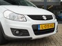 Suzuki SX4 1.6 AWD Comfort / RECHTSGESTUURD / RADIO / CD-SPELER / DAKRAILS / MISTLAMPEN VOOR / PRIV GLASS / CLIMATE CONTROL / 16'' LMV