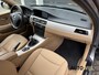 BMW 3-Serie Touring 318d Corporate Lease Luxury Line|LEDER|NAVI|TREKHAAK|CLIMA|GOED ONDERHOUDEN