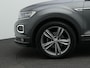 Volkswagen T-Roc 1.5 TSI 150 pk DSG R-Line | Trekhaak | Leder | Achteruitrijcamera | Navigatie | Stoelverwarming | Adaptive Cruise