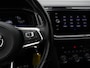 Volkswagen T-Roc 1.5 TSI 150 pk DSG R-Line | Trekhaak | Leder | Achteruitrijcamera | Navigatie | Stoelverwarming | Adaptive Cruise