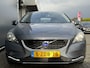 Volvo V40 BJR 2014 2.0 D4 191PK Momentum Business AIRCO ECC | CRUISE | LM VELGEN | CENTR.VERGR. | TREKHAAK | NAVI
