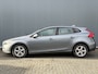 Volvo V40 BJR 2014 2.0 D4 191PK Momentum Business AIRCO ECC | CRUISE | LM VELGEN | CENTR.VERGR. | TREKHAAK | NAVI