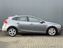 Volvo V40 BJR 2014 2.0 D4 191PK Momentum Business AIRCO ECC | CRUISE | LM VELGEN | CENTR.VERGR. | TREKHAAK | NAVI