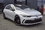 Volkswagen Golf R-Line black1.5 TSI DSG 150pk/ Panodak /19 Inch LM/ IQ LED / App-Connect/Camera/Navi