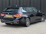 BMW 5-Serie Touring 530i HIGH EXECUTIVE EDITION | M-SPORT | NL-AUTO | COMFORT ACCESS | CARBON BLACK | HARMAN/KARDON | PANORAMADAK | AMBIANCE INTERIEUR | HEAD-UP | CAMERA | MEMORY SEATS | ACTIVE CRUISE | LEDER | VIRTUAL COCKPIT