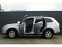 Mitsubishi Outlander 2.0 PHEV Business Edition X-Line | Incl. 12 maanden garantie | Trekhaak | Cruise control | Climate control | Parkeersensoren | Achteruitrijcamera | Bluetooth | Airco | Navigatie | Lichtmetalen velgen
