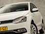 Volkswagen Polo 1.0 Luxury Sportline (SCHERM, CLIMATE, CRUISE, STOELVERWARMING, SPORTSTOELEN, LM VELGEN, PARKEERSENSOREN, GETINT GLAS, NIEUWE APK, NIEUWSTAAT)