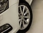 Volkswagen Polo 1.0 Luxury Sportline (SCHERM, CLIMATE, CRUISE, STOELVERWARMING, SPORTSTOELEN, LM VELGEN, PARKEERSENSOREN, GETINT GLAS, NIEUWE APK, NIEUWSTAAT)