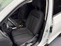 Volkswagen T-Roc 1.0 TSI Life Edition - Stoelverw. - Parkeersensoren - LM Velgen - Carplay