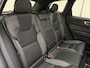 Volvo XC60 B5 251pk R-Design / Head-Up / Panoramadak / Harman&Kardon Audio / Black Pack / Elektr. Stoelen / Elektr. Trekhaak / Noodreservewiel / Stoel + Stuurw. Verwarming / 4 - Zone Climate / Achterb. Verwarming /