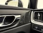 Volvo XC60 B5 251pk R-Design / Head-Up / Panoramadak / Harman&Kardon Audio / Black Pack / Elektr. Stoelen / Elektr. Trekhaak / Noodreservewiel / Stoel + Stuurw. Verwarming / 4 - Zone Climate / Achterb. Verwarming /