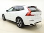 Volvo XC60 B5 251pk R-Design / Head-Up / Panoramadak / Harman&Kardon Audio / Black Pack / Elektr. Stoelen / Elektr. Trekhaak / Noodreservewiel / Stoel + Stuurw. Verwarming / 4 - Zone Climate / Achterb. Verwarming /