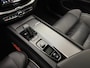 Volvo XC60 B5 251pk R-Design / Head-Up / Panoramadak / Harman&Kardon Audio / Black Pack / Elektr. Stoelen / Elektr. Trekhaak / Noodreservewiel / Stoel + Stuurw. Verwarming / 4 - Zone Climate / Achterb. Verwarming /