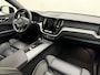 Volvo XC60 B5 251pk R-Design / Head-Up / Panoramadak / Harman&Kardon Audio / Black Pack / Elektr. Stoelen / Elektr. Trekhaak / Noodreservewiel / Stoel + Stuurw. Verwarming / 4 - Zone Climate / Achterb. Verwarming /