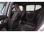 Volvo XC40 T5 Recharge Plus Bright - IntelliSafe Assist & Surround - 360º Camera - Verwarmde voorstoelen, stuur & achterbank - Parkeersensoren voor & achter - Elektr. bedienb. voorstoelen met geheugen links - Draadloze tel. lader - Elektr. inklapbare trekhaak - 18' LMV