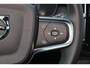 Volvo XC40 T5 Recharge Plus Bright - IntelliSafe Assist & Surround - 360º Camera - Verwarmde voorstoelen, stuur & achterbank - Parkeersensoren voor & achter - Elektr. bedienb. voorstoelen met geheugen links - Draadloze tel. lader - Elektr. inklapbare trekhaak - 18' LMV