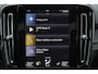 Volvo XC40 T5 Recharge Plus Bright - IntelliSafe Assist & Surround - 360º Camera - Verwarmde voorstoelen, stuur & achterbank - Parkeersensoren voor & achter - Elektr. bedienb. voorstoelen met geheugen links - Draadloze tel. lader - Elektr. inklapbare trekhaak - 18' LMV