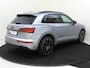 Audi Q5 55 TFSI e S edition Competition | Panoramadak | Trekhaak | Achteruitrijcamera | 3-zone airco | Dodehoek detectie | Keyless | LED matrix verlichting | Stoelverwarming |
