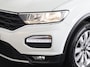 Volkswagen T-Roc 1.0 TSI Style 110 pk | Navigatie | Parkeersensoren | Adaptieve cruise control | Autom. airco | Spiegel pakket |