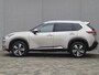 Nissan X-Trail 1.5 MHEV 163pk Tekna Automaat / Fabrieksgarantie tot 07-2027 / Dealer onderhouden / Allseason banden / Trekgewicht 2000 kg / HUD / Elektrische achterklep / Stuur-, Stoel en Achterbank verwarming / Rondomzicht camera /