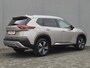 Nissan X-Trail 1.5 MHEV 163pk Tekna Automaat / Fabrieksgarantie tot 07-2027 / Dealer onderhouden / Allseason banden / Trekgewicht 2000 kg / HUD / Elektrische achterklep / Stuur-, Stoel en Achterbank verwarming / Rondomzicht camera /