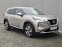 Nissan X-Trail 1.5 MHEV 163pk Tekna Automaat / Fabrieksgarantie tot 07-2027 / Dealer onderhouden / Allseason banden / Trekgewicht 2000 kg / HUD / Elektrische achterklep / Stuur-, Stoel en Achterbank verwarming / Rondomzicht camera /