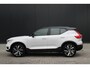 Volvo XC40 1.5 T5 Recharge R-Design - Trekhaak wegklapbaar - Pano - Stoel/Stuurverwarming - H&K - Pilot Assist - 360 Camera - Rijklaar