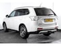 Mitsubishi Outlander 2.0 Instyle 4WD 150 PK - Automaat 7p. Orig. NL | S/K-dak | Trekhaak | Cruise | Stoelverw. | PDC | Camera | NAV | ECC | Elek. Klep | LM 18" |