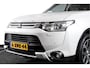 Mitsubishi Outlander 2.0 Instyle 4WD 150 PK - Automaat 7p. Orig. NL | S/K-dak | Trekhaak | Cruise | Stoelverw. | PDC | Camera | NAV | ECC | Elek. Klep | LM 18" |