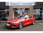 Volvo S60 2.0 T4 R-Design CAMERA LEER CARPLAY MEMORY TREKHAAK-ELEC. STOELVERW. DAB ZWARTE-HEMEL HARMAN&KARDON 2xELEC.VERST.STOELEN 18"LMV ENZ!
