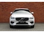 Volvo XC60 T5 AWD R-Design | Trekhaak Semi-Elektrisch | Adaptieve Bochtverlichting | Standkachel | Volvo On Call | Parkeercamera achter | Parkeersensoren Voor+Achter | Verwarmbare Voorstoelen | Apple Carplay/ Android Auto | Extra Getint Glas | CD-Speler |