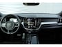 Volvo XC60 T5 AWD R-Design | Trekhaak Semi-Elektrisch | Adaptieve Bochtverlichting | Standkachel | Volvo On Call | Parkeercamera achter | Parkeersensoren Voor+Achter | Verwarmbare Voorstoelen | Apple Carplay/ Android Auto | Extra Getint Glas | CD-Speler |