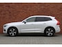 Volvo XC60 T5 AWD R-Design | Trekhaak Semi-Elektrisch | Adaptieve Bochtverlichting | Standkachel | Volvo On Call | Parkeercamera achter | Parkeersensoren Voor+Achter | Verwarmbare Voorstoelen | Apple Carplay/ Android Auto | Extra Getint Glas | CD-Speler |