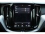 Volvo XC60 T5 AWD R-Design | Trekhaak Semi-Elektrisch | Adaptieve Bochtverlichting | Standkachel | Volvo On Call | Parkeercamera achter | Parkeersensoren Voor+Achter | Verwarmbare Voorstoelen | Apple Carplay/ Android Auto | Extra Getint Glas | CD-Speler |